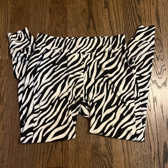 Cabi ATC Zebra Jogger style #5868 size small - Picture 4 of 6